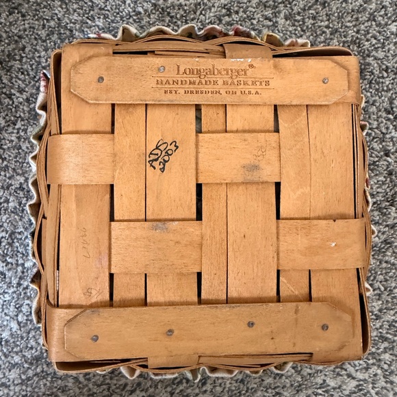 Longaberger Large Berry Basket - Picture 4 of 8